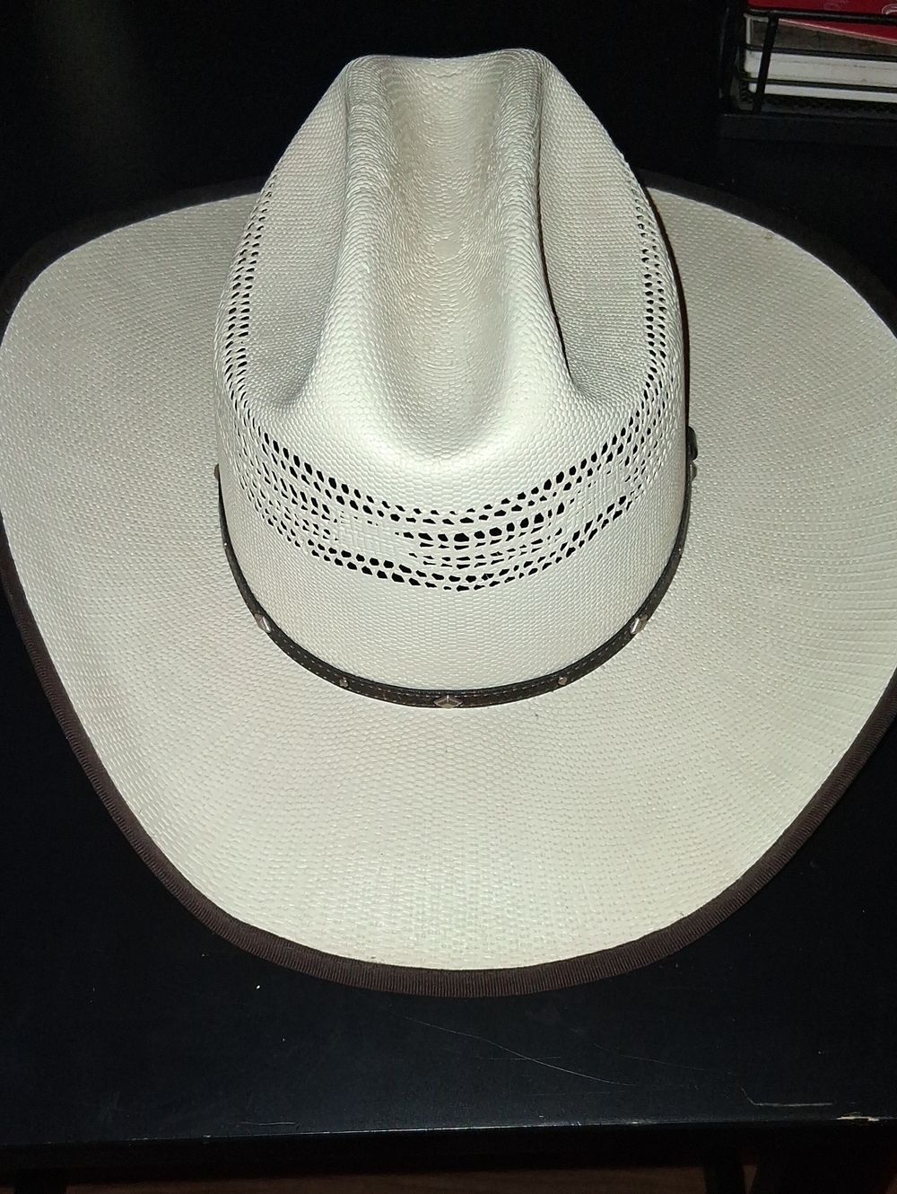 Wrangler White Straw Cowboy Hat with Brown Trim